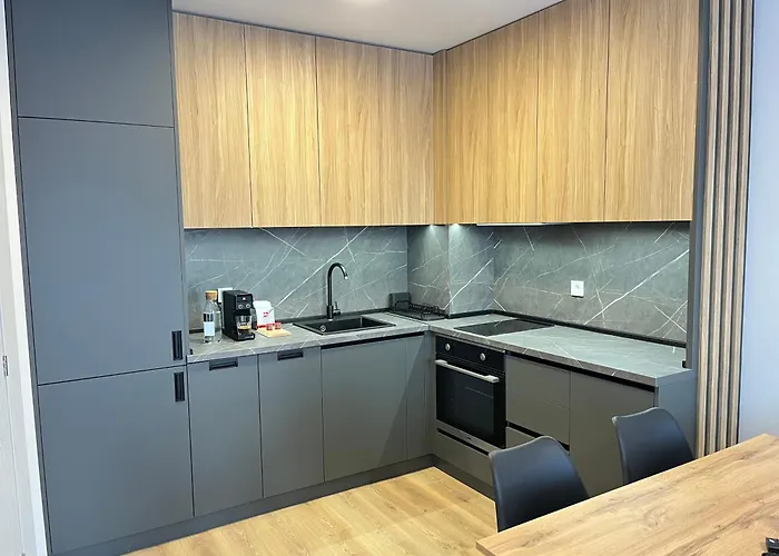 двустаен в младост Daire *