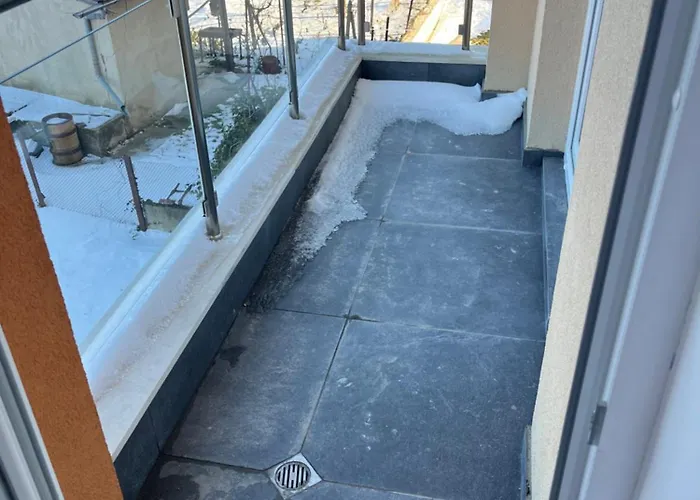 двустаен в младост Daire